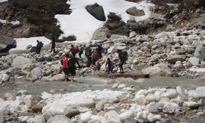 How difficult is Manaslu Trek