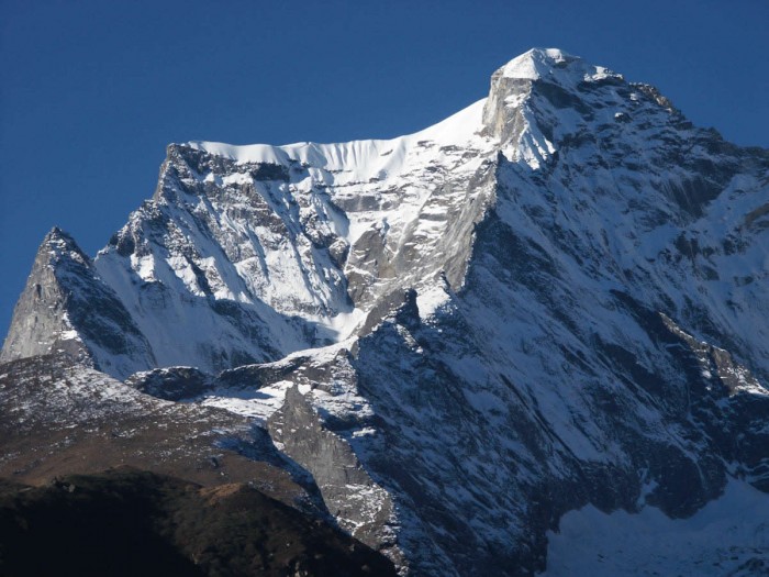 Kongde Peak Climbing – 17 Days