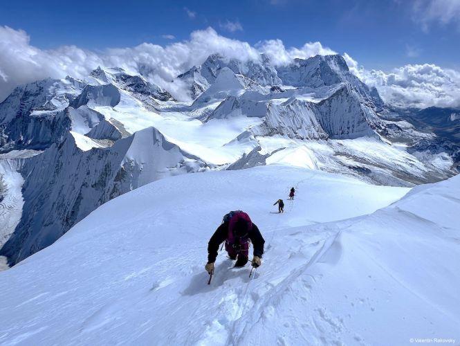Baruntse Expedition (7,129m): The Ultimate Climbing Guide to Nepal’s